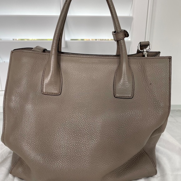 AUTHENTIC Prada Vitello Daino leather tote - Picture 15 of 15